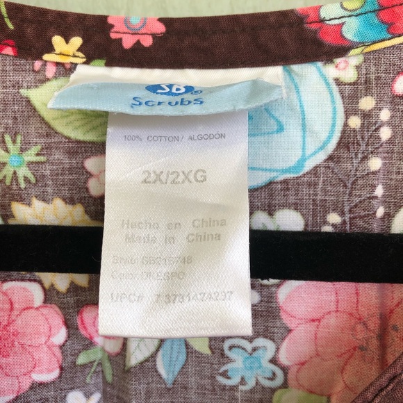 Scrub Top - Picture 2 of 3